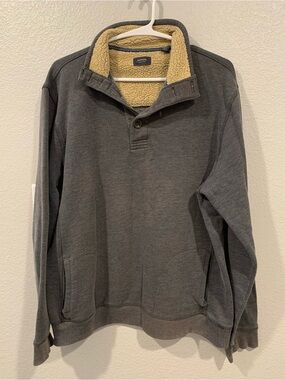 Arrow Men’s Gray Crewneck Sweater with Cream Sherpa Collar